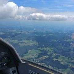 Flugwegposition um 13:14:18: Aufgenommen in der Nähe von Gemeinde Oberneukirchen, Oberneukirchen, Österreich in 2222 Meter